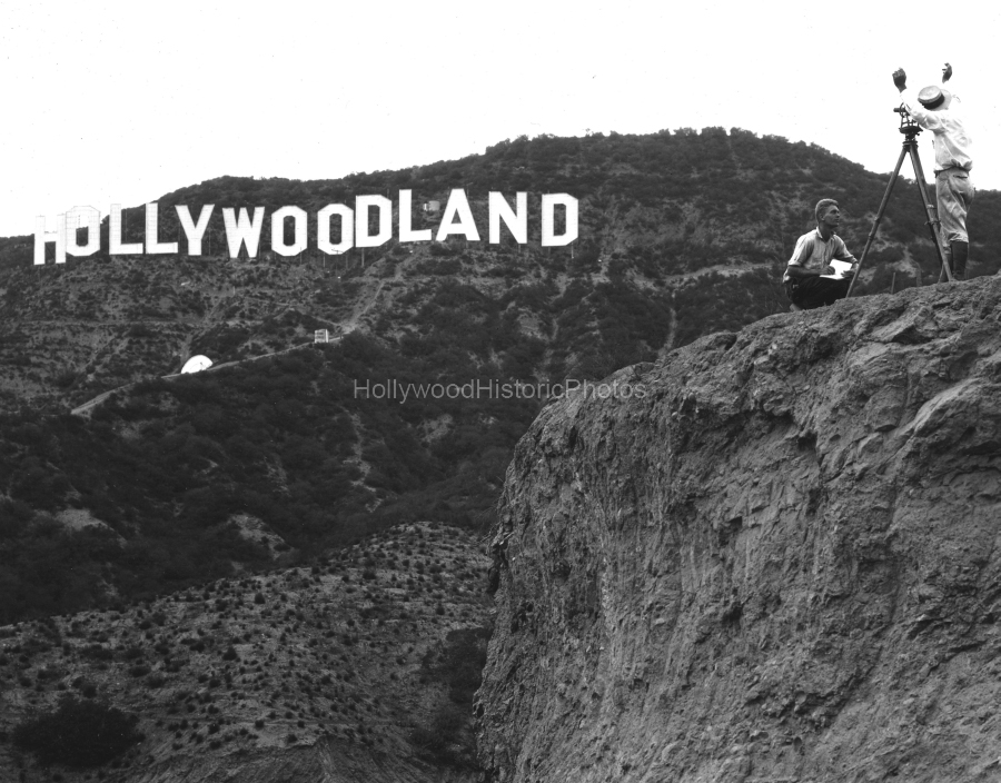 Hollywoodland Sign 1923 1 Surveyors wm.jpg